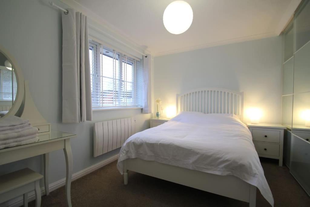 Lovely House Overlooking Field With Woodland Walks *